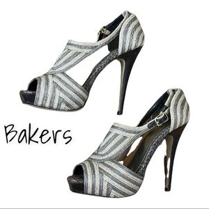 BAKERS Marisela Gray and taupe Open toe raffia heels 
size 9